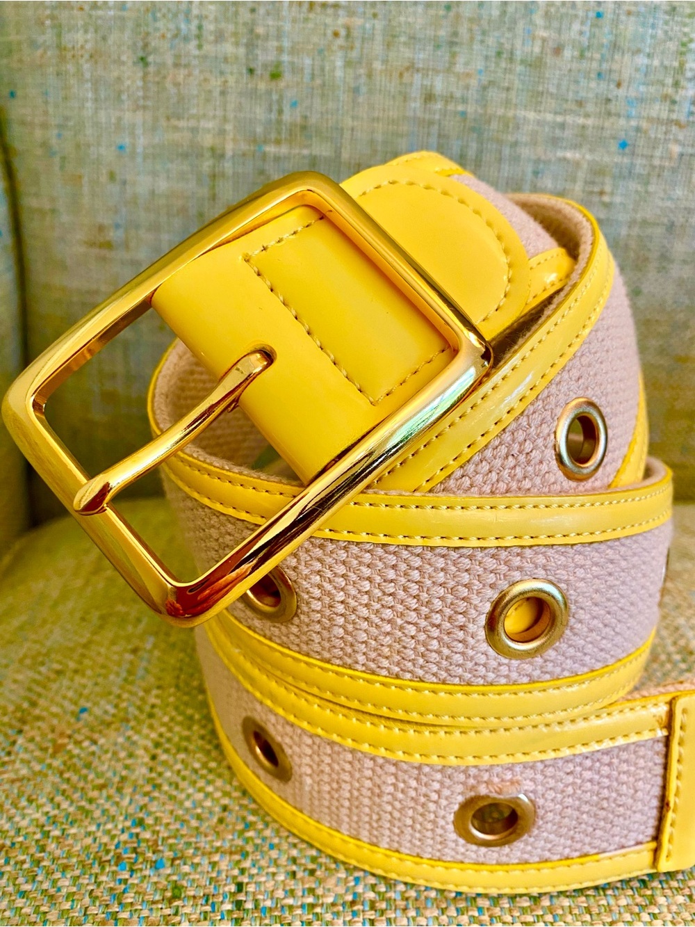 MOD Groovy Woven Grommet PAtENT LEATHER & Canvas Vtg Belt. Gold buckle . PERFECT